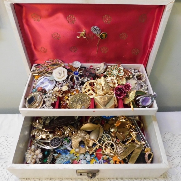 LB Estate Sale Costume Jewelry Lot~All wearable gold silver